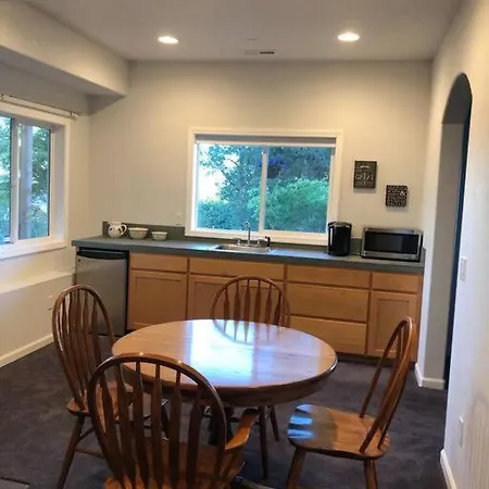 2 Bedroom Suite: Views, Private Entrance, Evchgr Amity Exterior photo