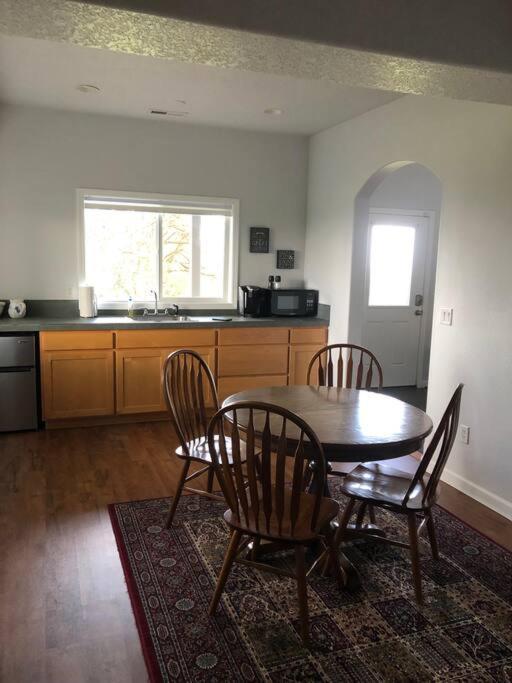 Apartment 2 Bedroom Suite: Views, Private Entrance, Evchgr *