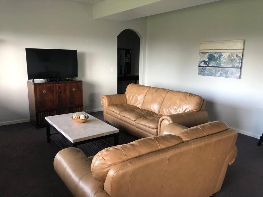 2 Bedroom Suite: Views, Private Entrance, Evchgr