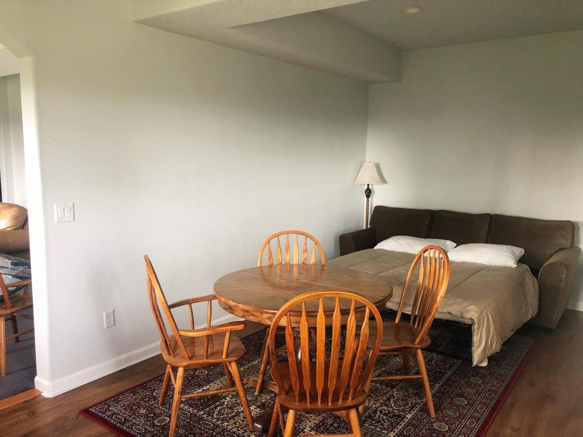 2 Bedroom Suite: Views, Private Entrance, Evchgr Apartment Amity