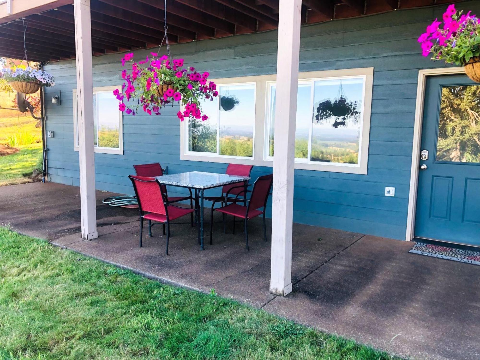 Apartment 2 Bedroom Suite: Views, Private Entrance, Evchgr *